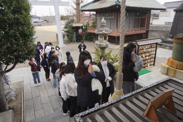 『神社参拝(1)』の画像